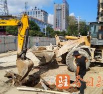 美女的BB耍帅男人日高温下的坚守｜道路建设者用汗水铺就畅通路